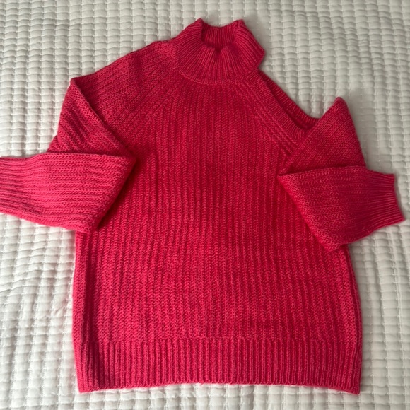 Lovers and friends size small, fuchsia sweater - Picture 4 of 7